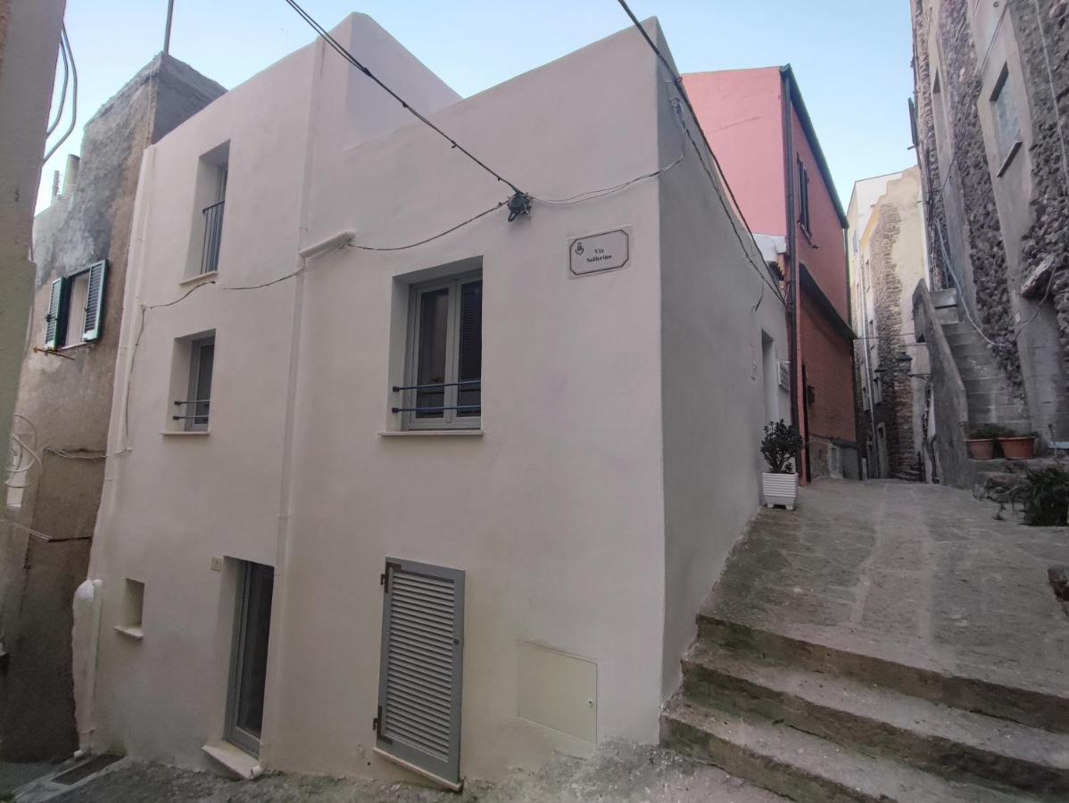 卡斯特尔萨多Residenza Nel Borgo L'Appusentu住宿加早餐旅馆 外观 照片