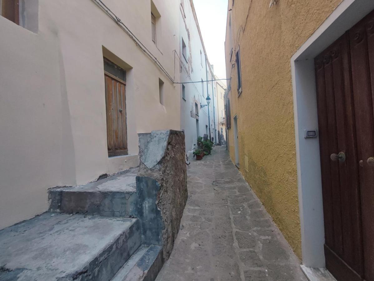 卡斯特尔萨多Residenza Nel Borgo L'Appusentu住宿加早餐旅馆 外观 照片